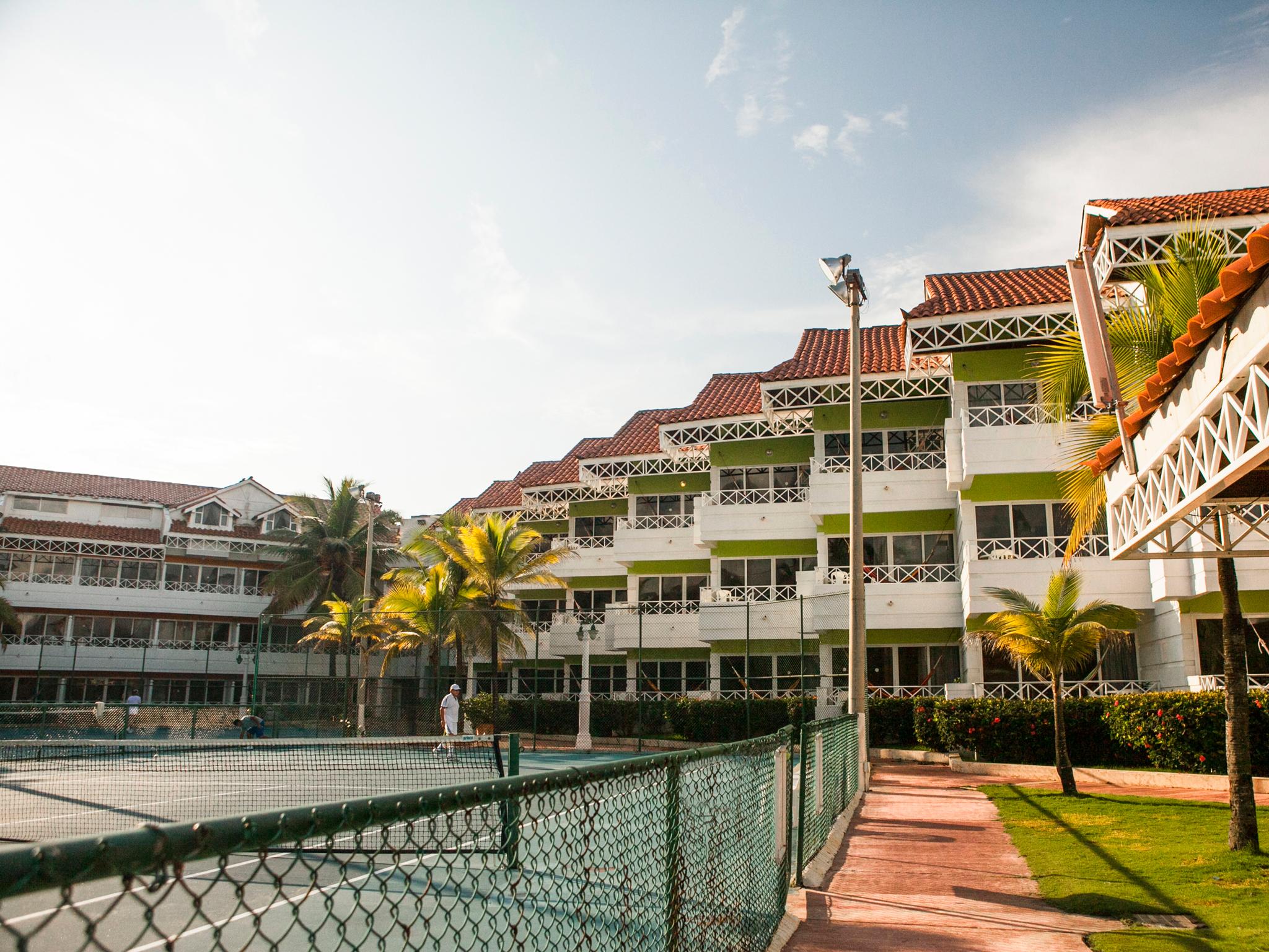 Hotel Las Americas Casa De Playa Cartagena Exterior photo The school's main building