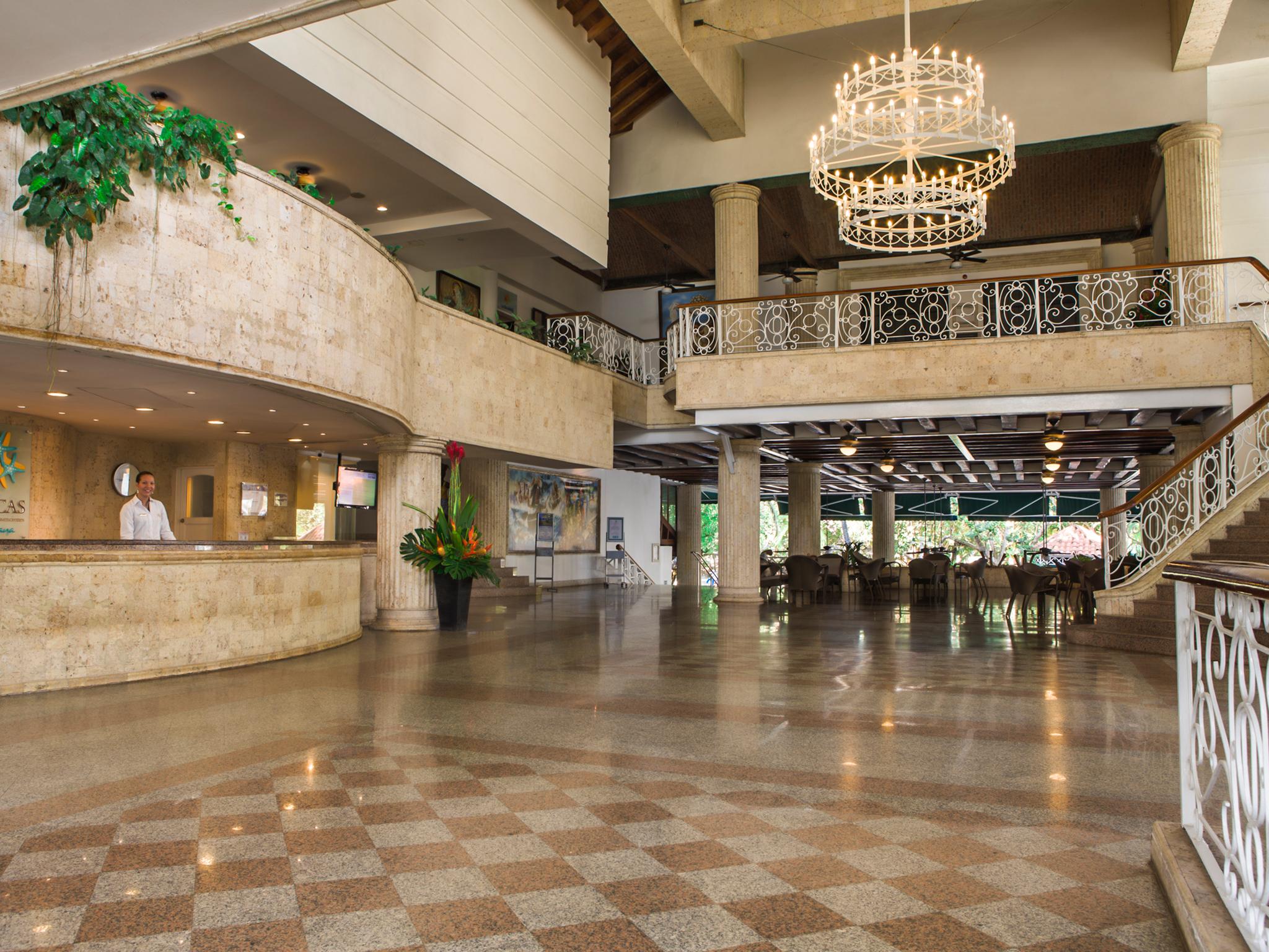 Hotel Las Americas Casa De Playa Cartagena Exterior photo Lobby