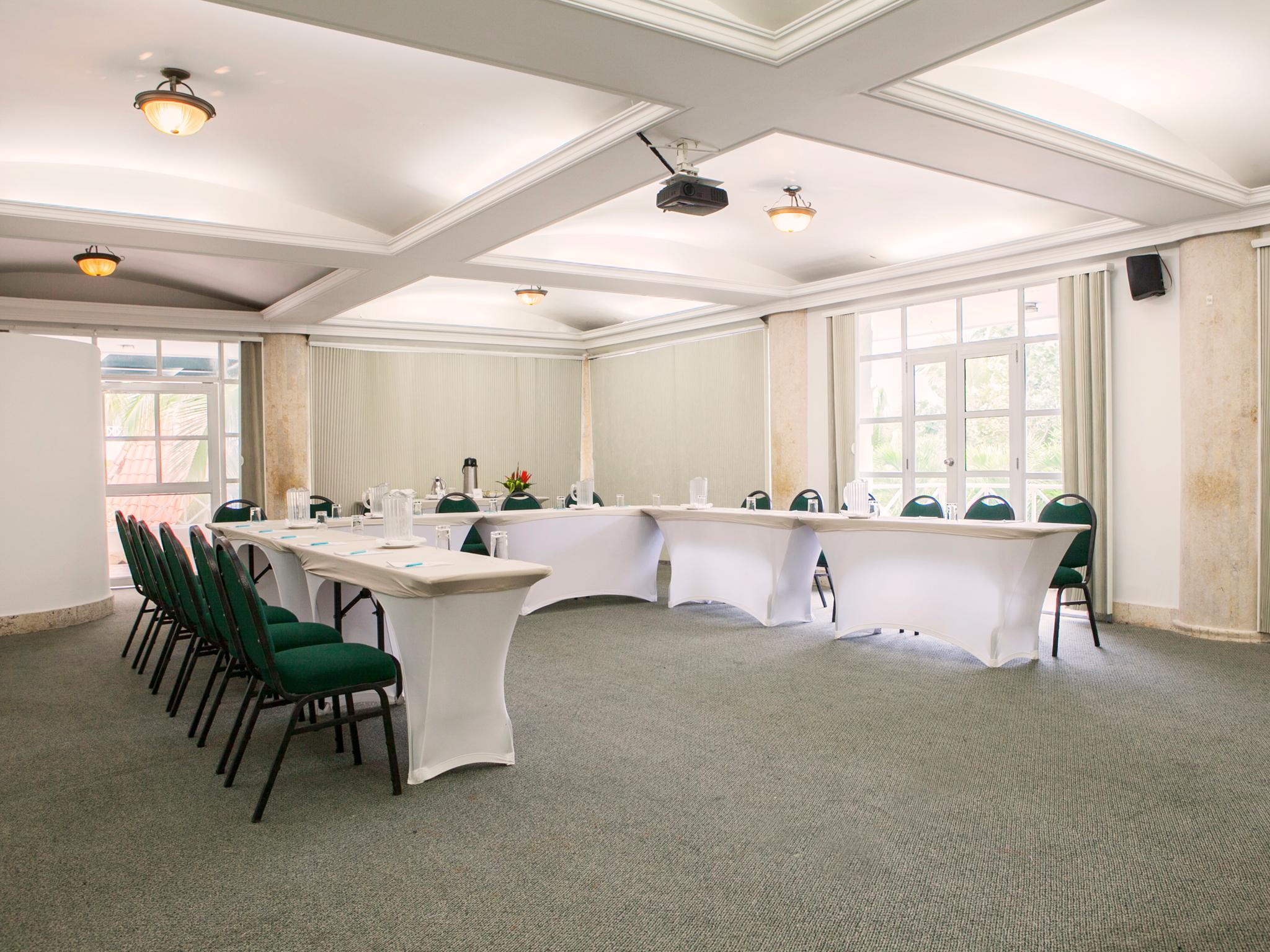 Hotel Las Americas Casa De Playa Cartagena Exterior photo Meeting room