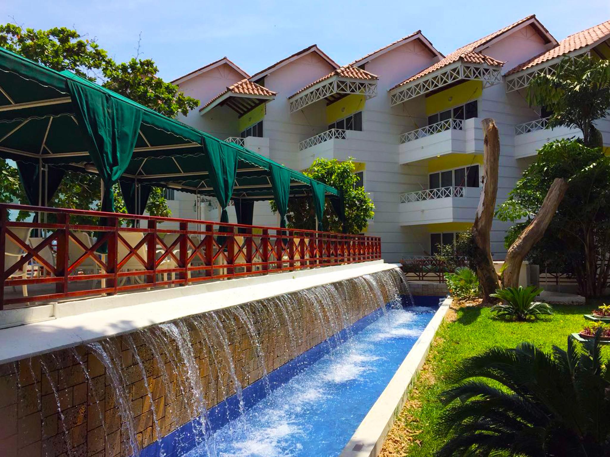 Hotel Las Americas Casa De Playa Cartagena Exterior photo The resort's pool