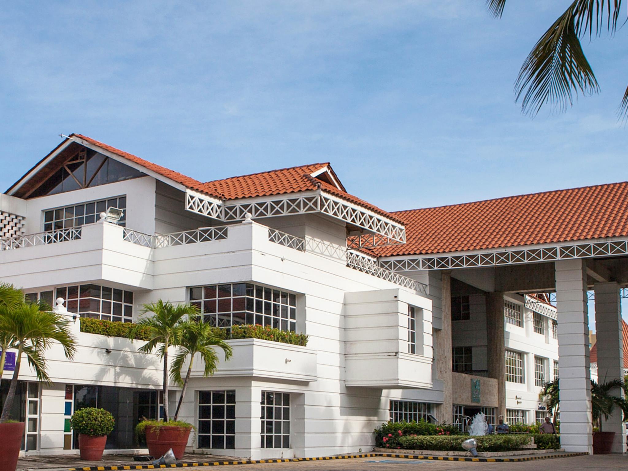 Hotel Las Americas Casa De Playa Cartagena Exterior photo The University of Nottingham Malaysia Campus