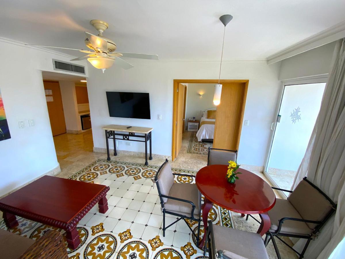 Hotel Las Americas Casa De Playa Cartagena Exterior photo A suite at the hotel