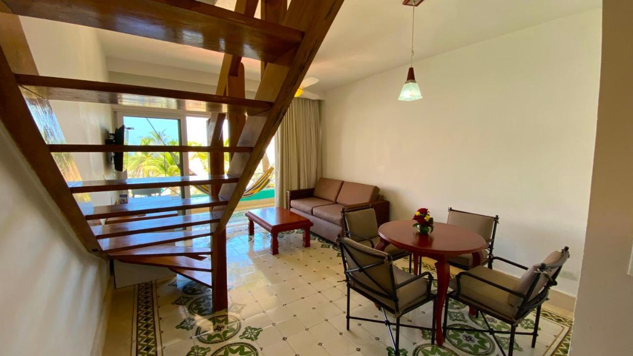 Hotel Las Americas Casa De Playa Cartagena Exterior photo A living room in a typical apartment at the resort