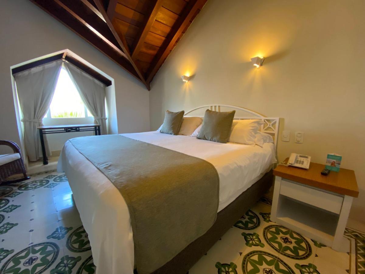 Hotel Las Americas Casa De Playa Cartagena Exterior photo A room at the hotel